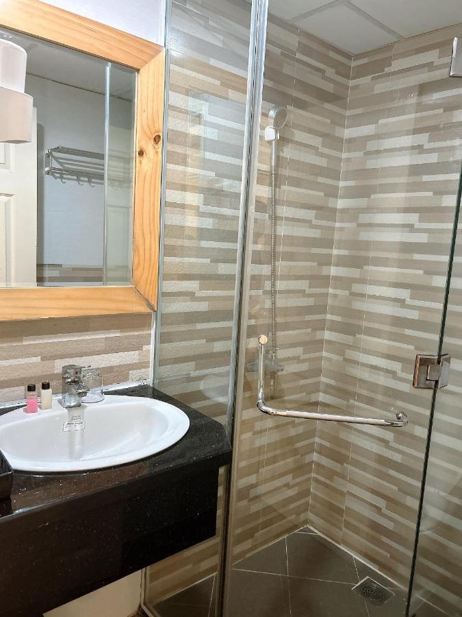 Royal Hotel Хошимін Екстер'єр фото